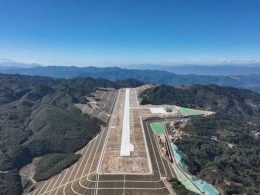 云南鳳慶通用機場(chǎng)建設工程項目土石方、地基處理及排水工程施工